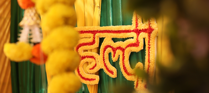 Which Haldi colour shades enhance photos & ambience?